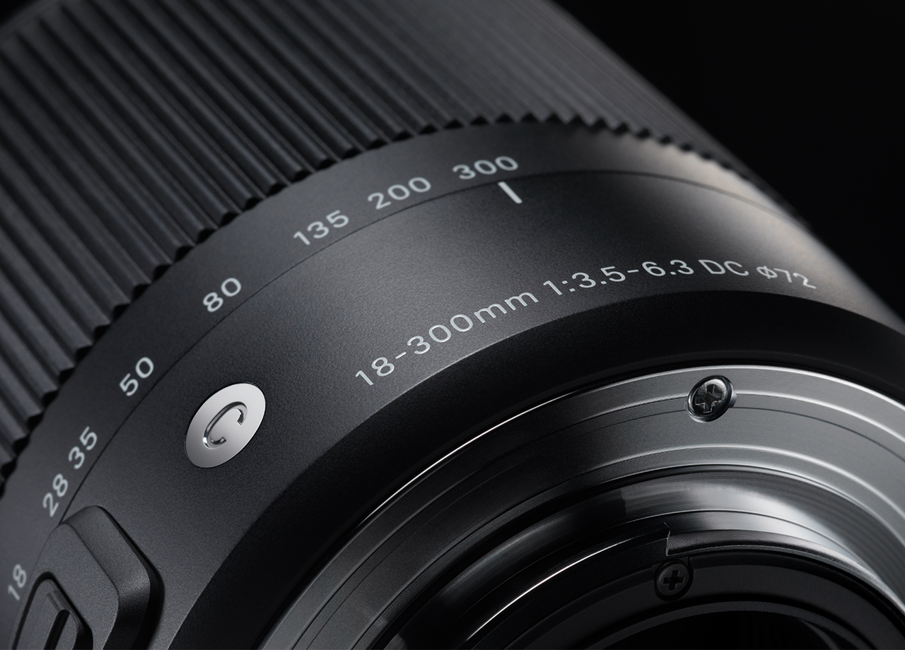 18-300mm F3.5-6.3 DC MACRO OS HSM